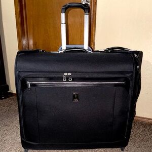 Travelpro Platinum Elite Rolling Garment Bag Black Carry On Business Luggage